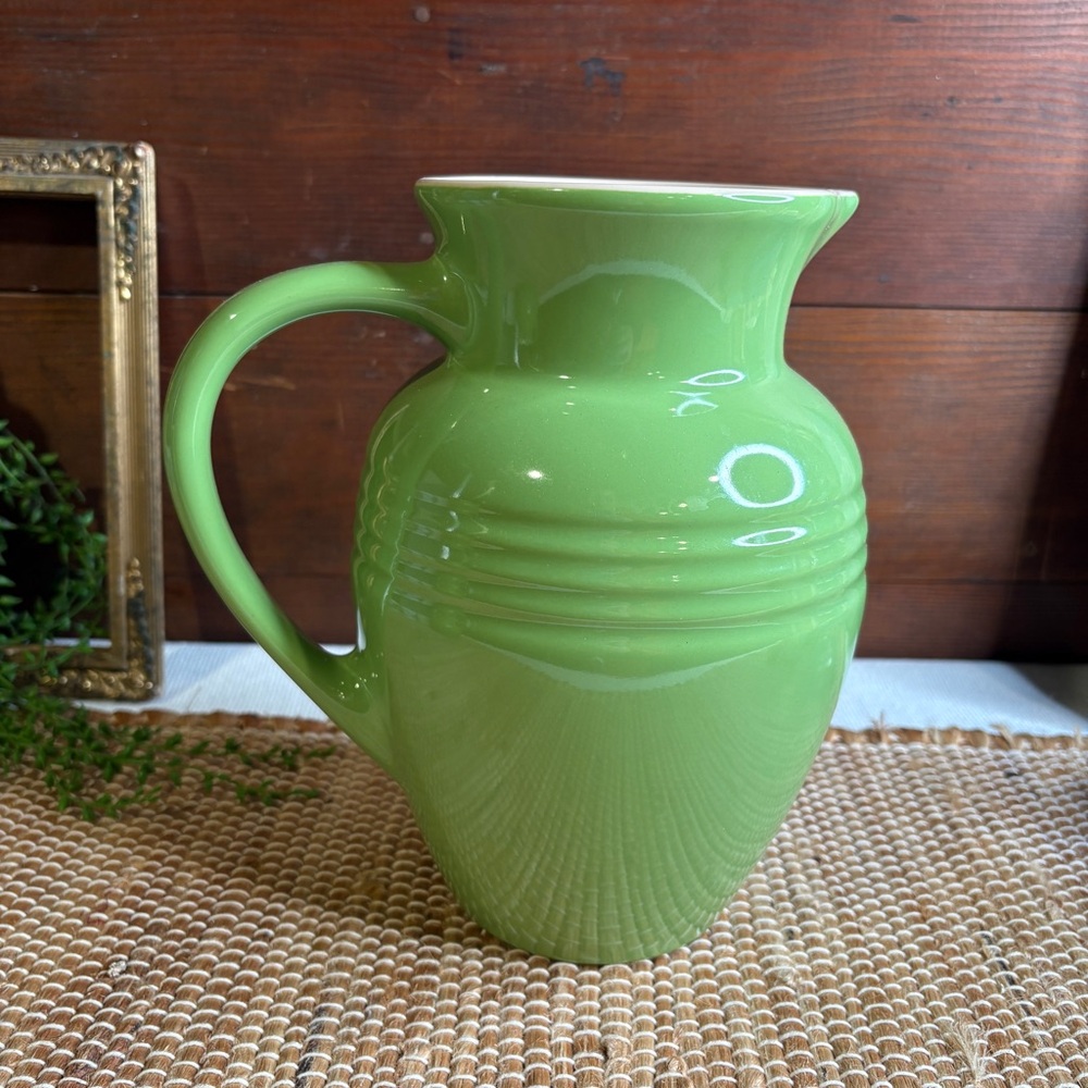 Le Creuset 2Qt 10-24 Kiwi Apple Bamboo Palm Lime Green Pitcher